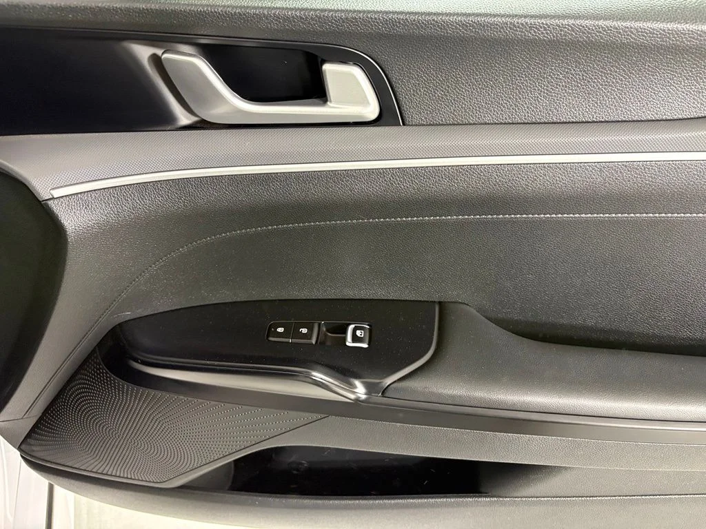 Used 2022 White Kia GT-Line image 12