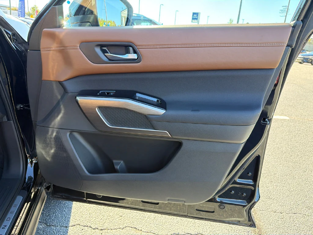 Used 2025 Black Nissan Platinum image 14