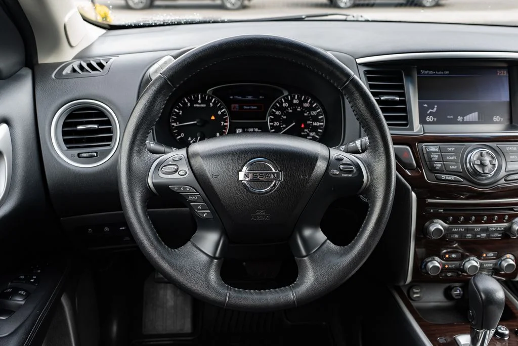 Used 2013 Black Nissan Platinum image 13