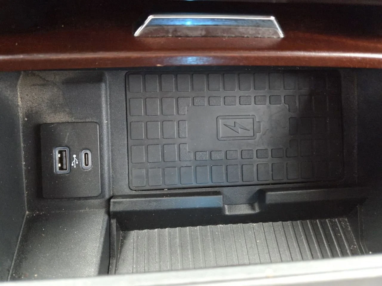 Used 2022  Ford XL image 12
