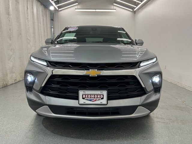 Used 2025 Gray Chevrolet LT image 3