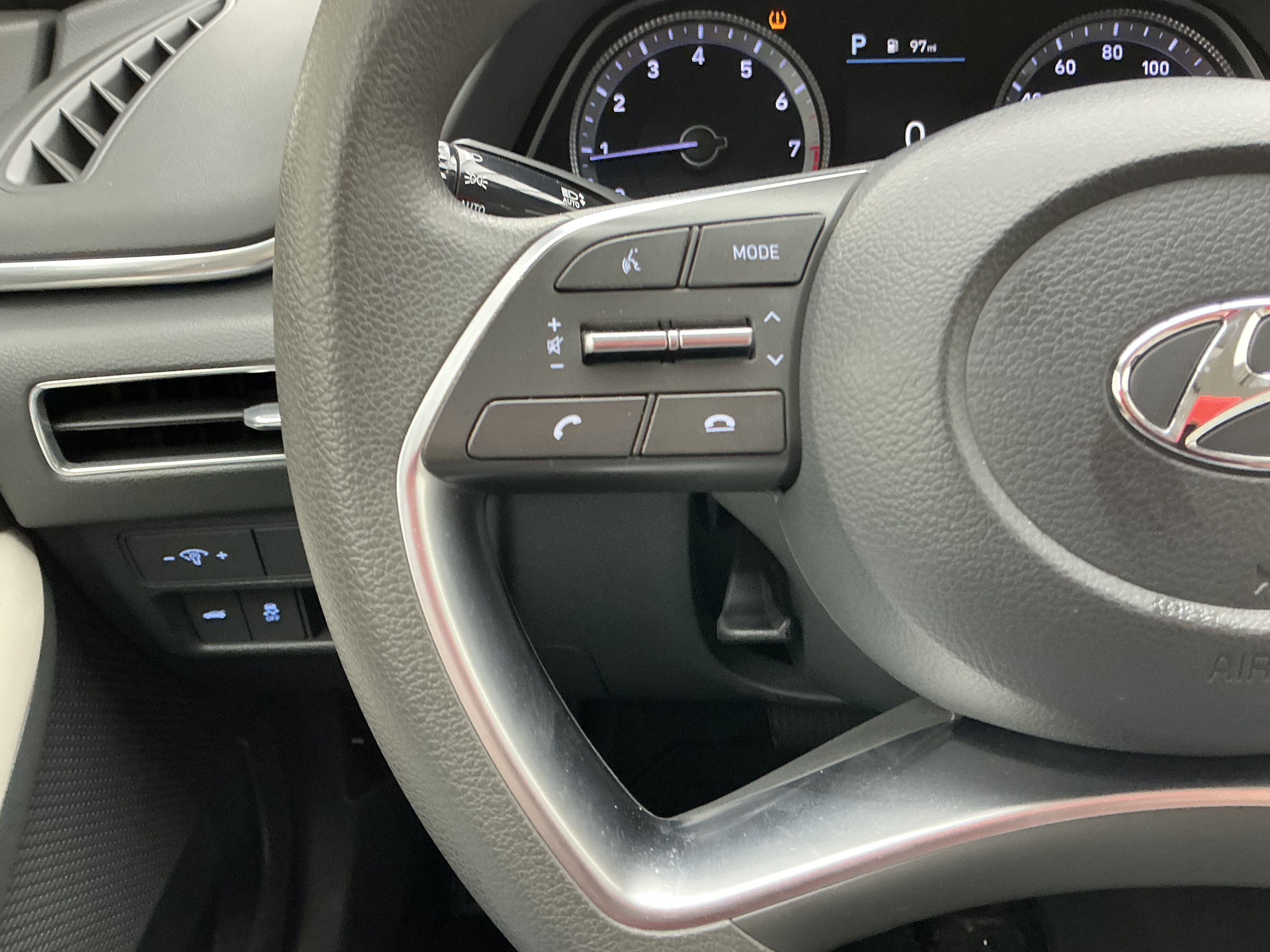 Certified Used 2023 Hampton Gray Hyundai SEL image 8