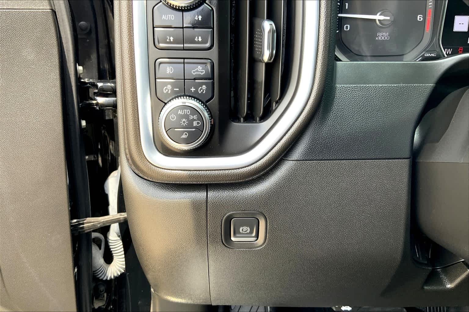 Used 2022 Onyx Black GMC Denali image 34