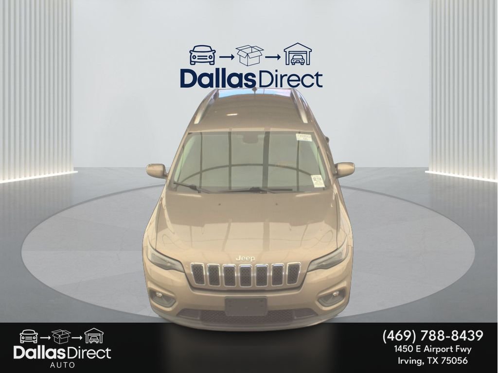 Used 2019 Light Brownstone Pearlcoat Jeep Latitude image 3
