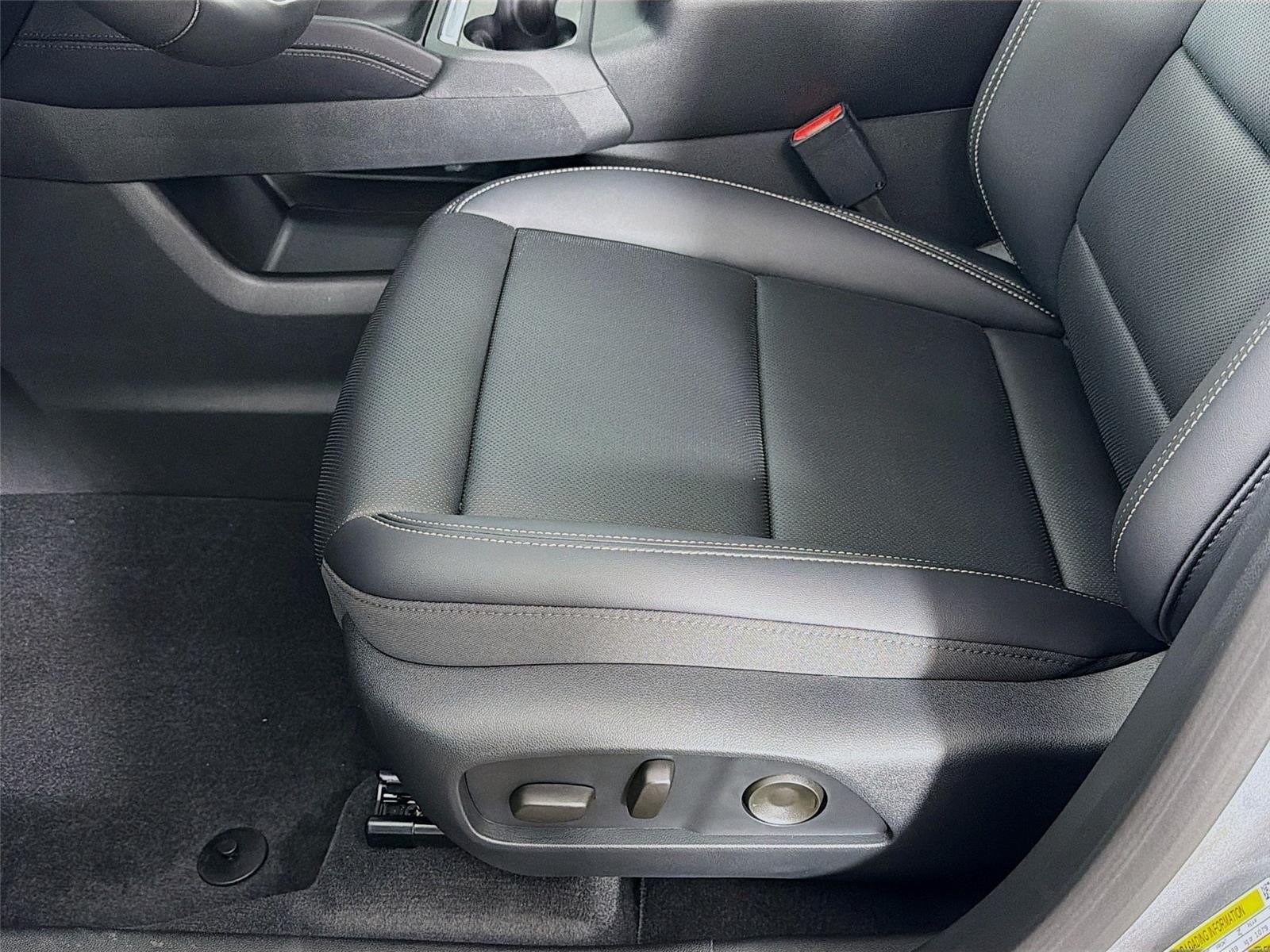 New 2027 Sterling Metallic GMC AWD Elevation image 15