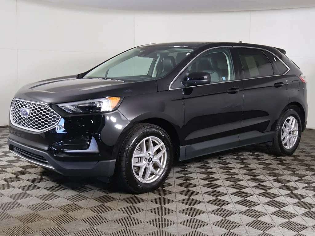 Used 2023 Black Ford SEL image 6