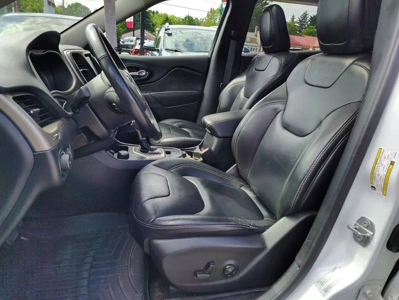 Used 2016 White Jeep Limited image 9
