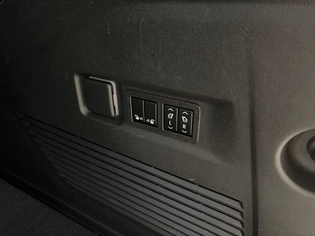2023 Chevrolet Suburban RST - Photo 16