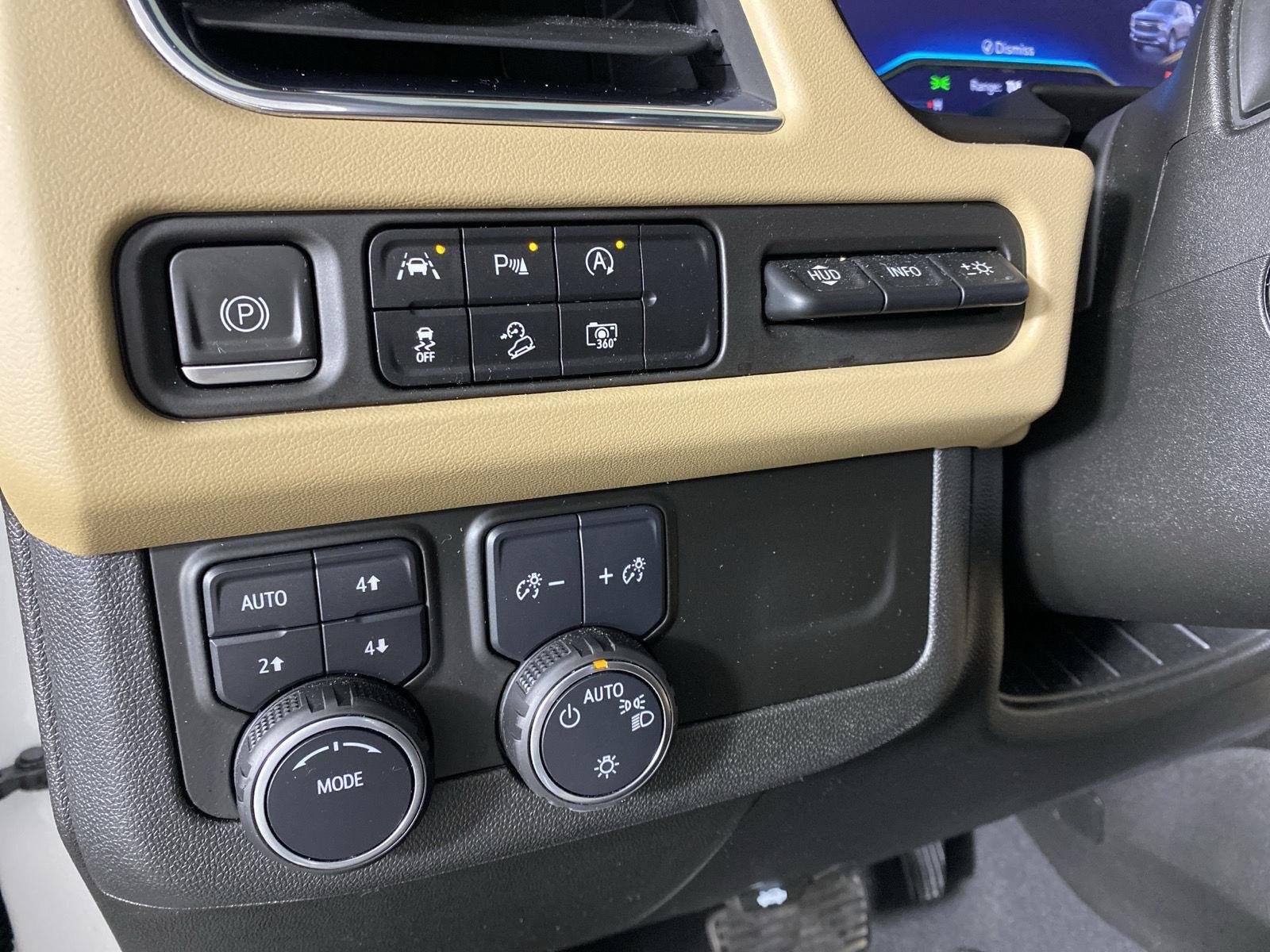 Used 2023 Iridescent Pearl Tricoat Chevrolet Premier image 13