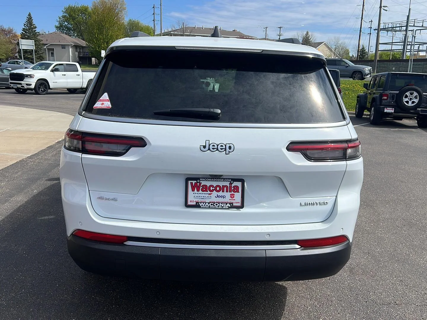 New 2026 Bright White Clear-Coat Exterior Paint Jeep Limited image 6