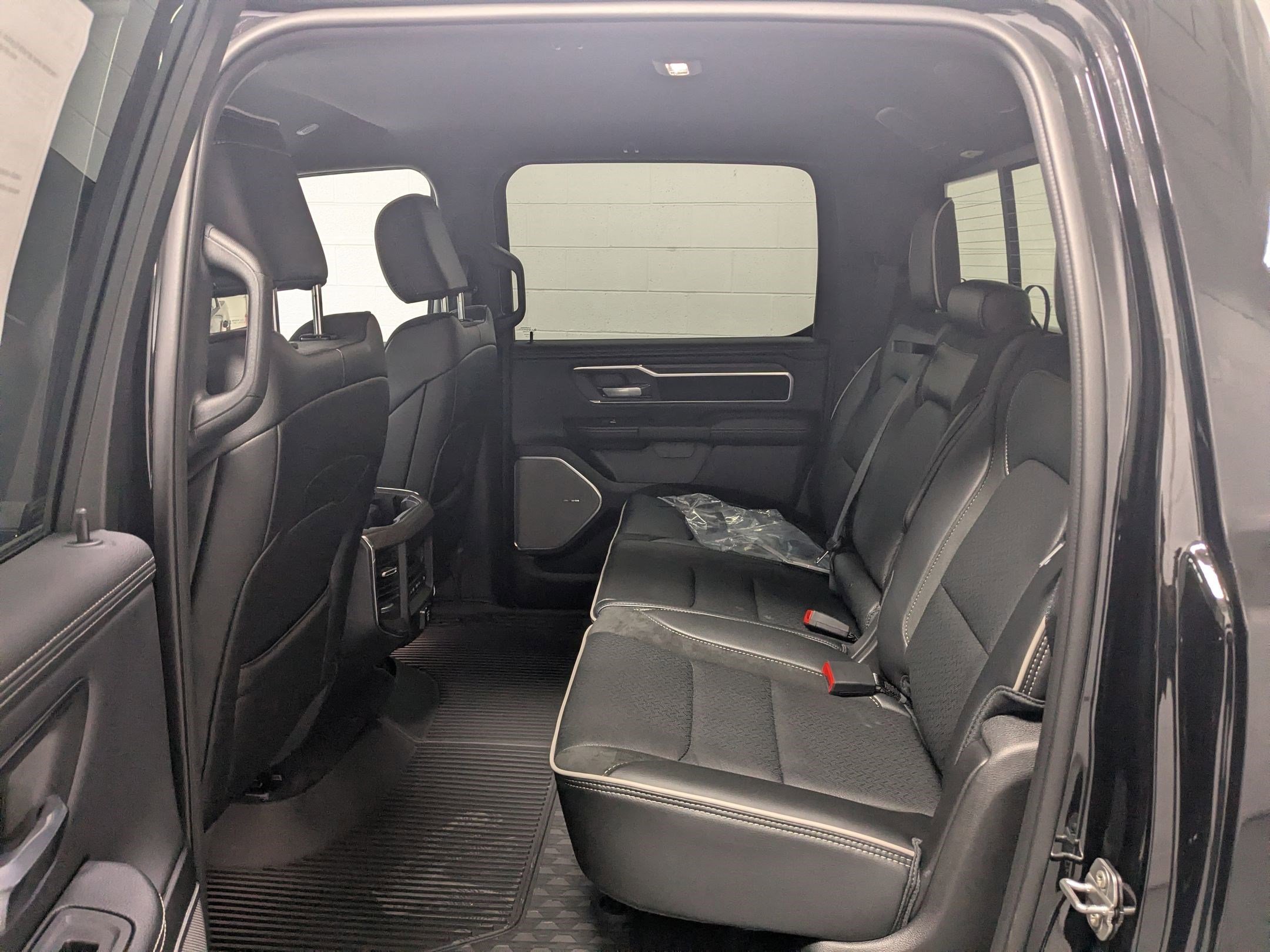 New 2026 Diamond Black Crystal Pearl-Coat Exterior Paint RAM Laramie image 17