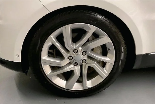 Used 2020 White Land Rover HSE image 8