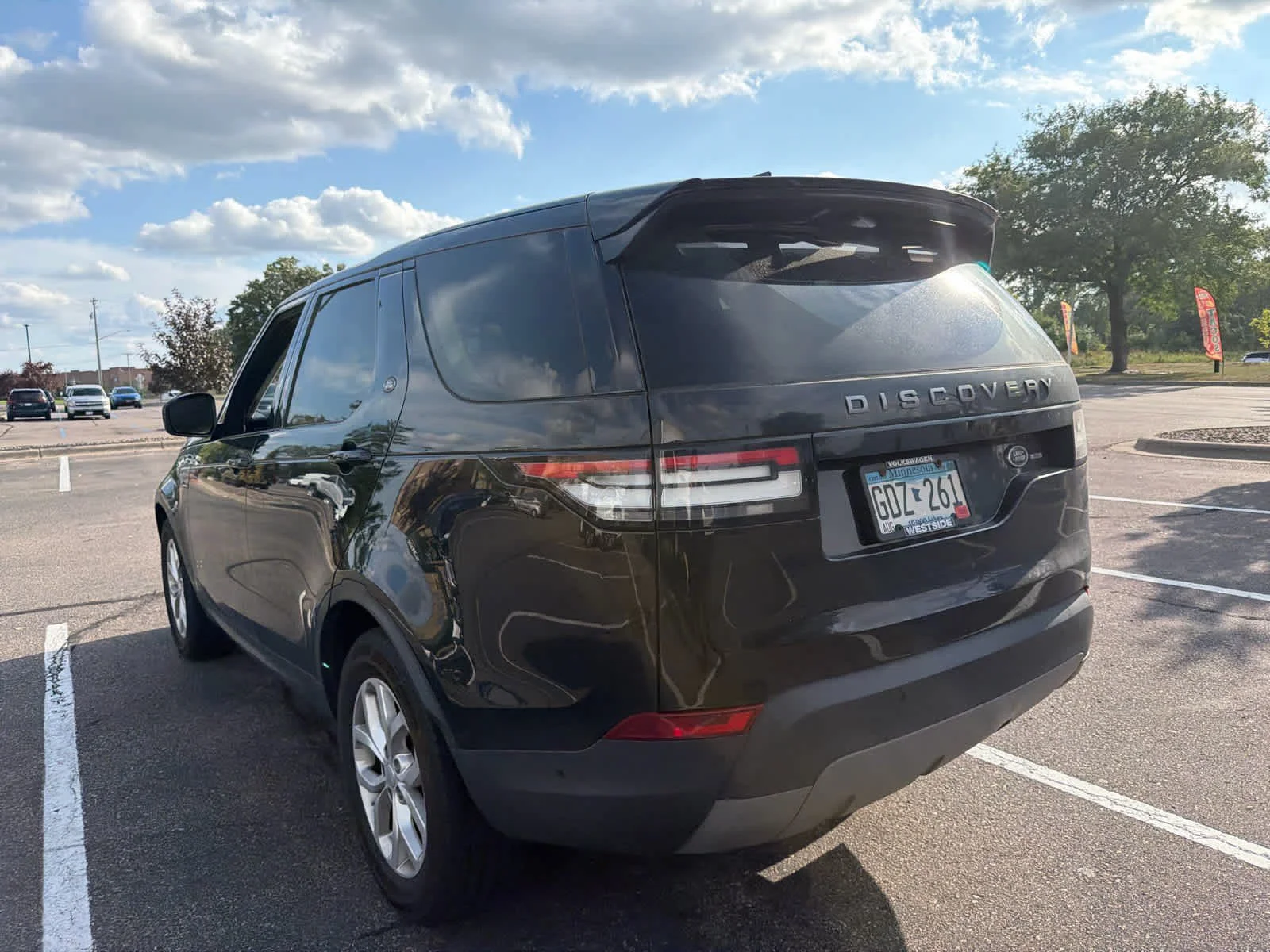 Used 2020 Farallon Black Premium Metallic Land Rover SE image 7