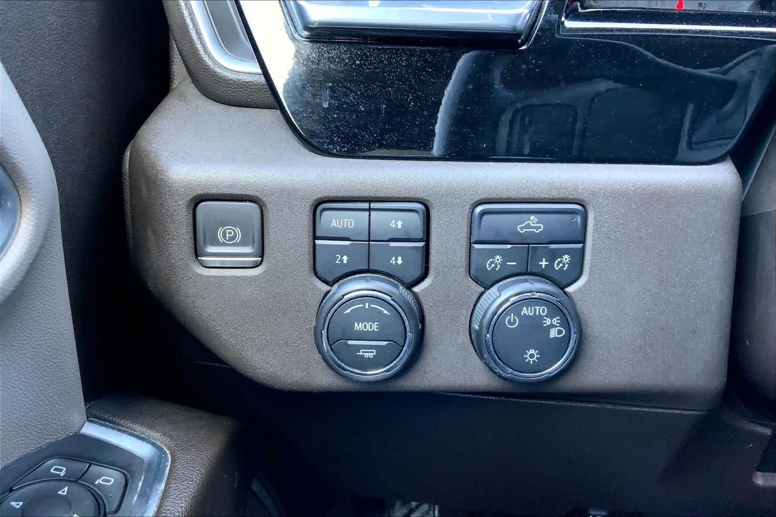 Used 2024 Summit White Chevrolet LT image 33