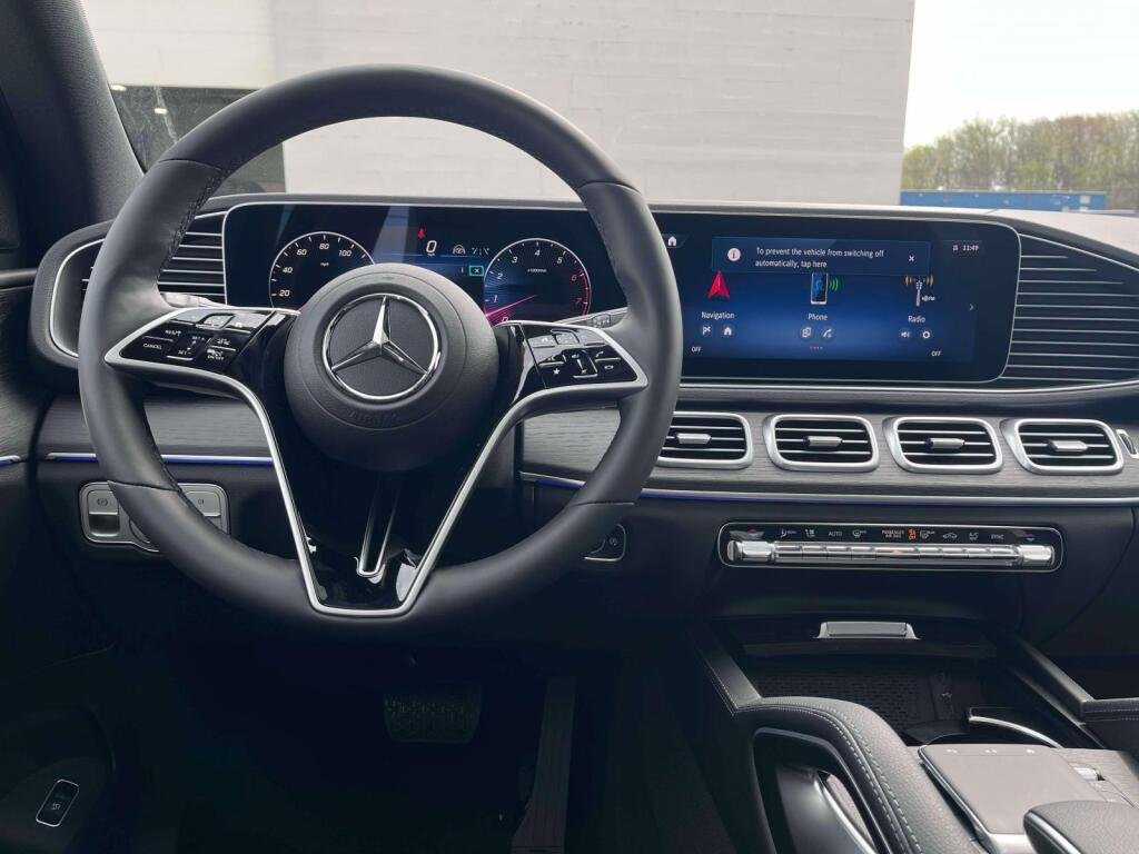 New 2026 MANUFAKTUR Moonlight White Metallic Mercedes-Benz GLE 450 image 2