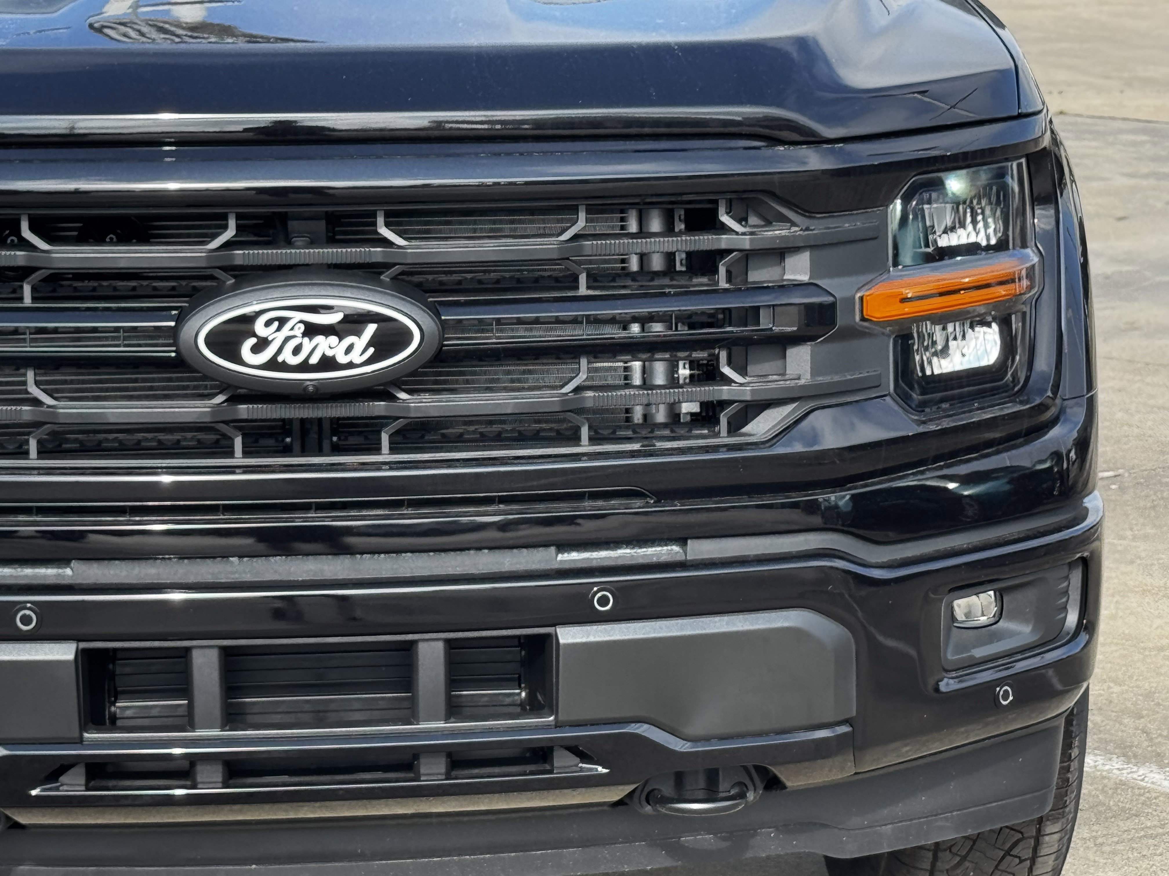 New 2026 Agate Black Metallic Ford XLT image 4
