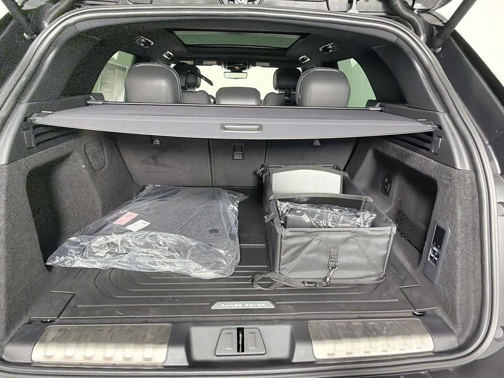 New 2026 Carpathian Grey Land Rover Dynamic SE image 28