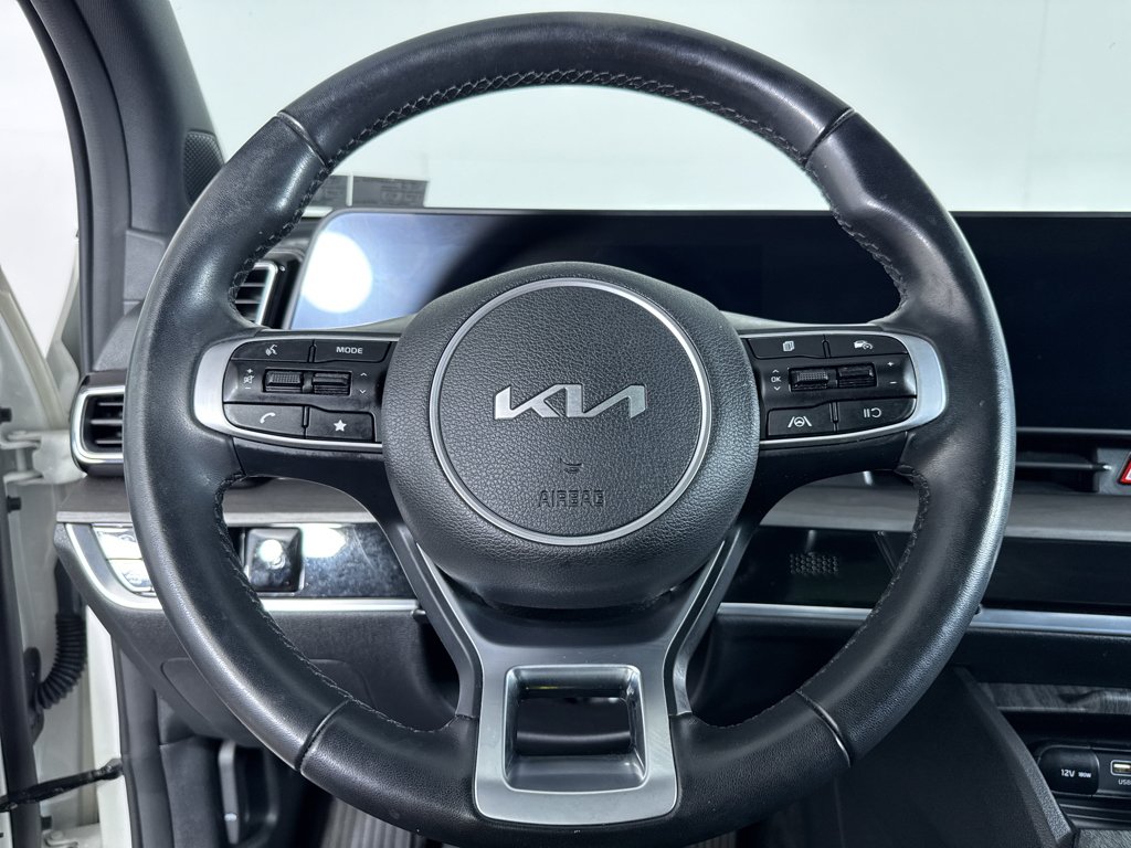 Used 2023 Snow White Pearl Kia X-Line image 22