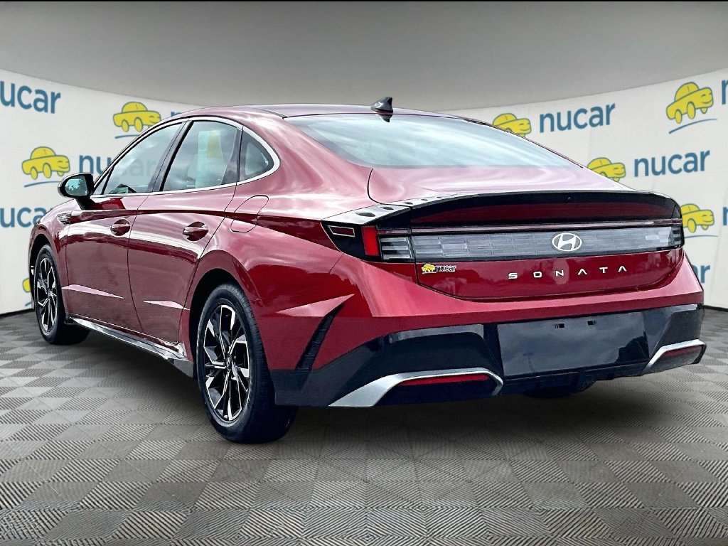 Used 2025 Red Hyundai SEL image 4