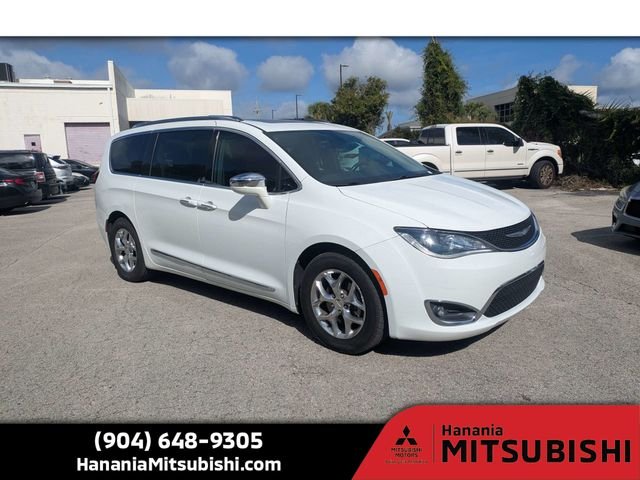 2017 Chrysler Pacifica Limited's photo