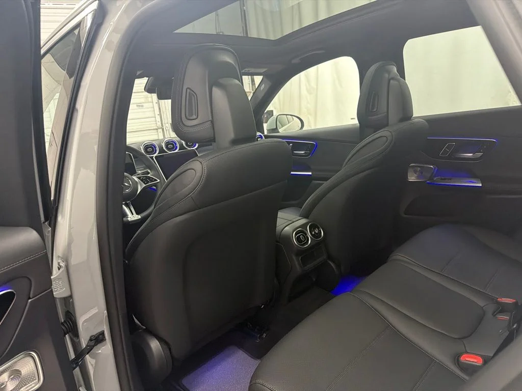 New 2027 White Mercedes-Benz GLC 300 image 22