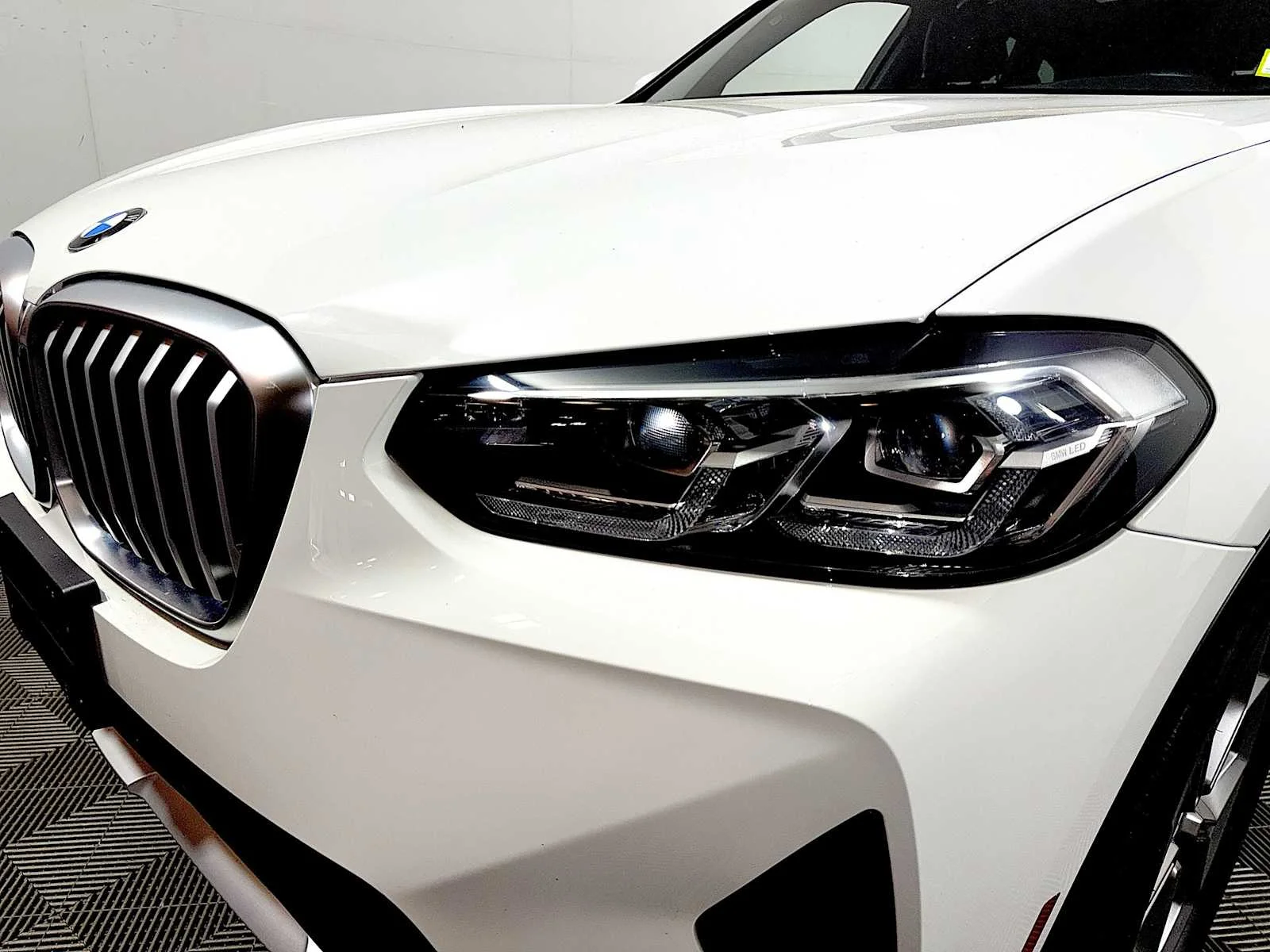 Used 2023 Alpine White BMW xDrive30i image 26