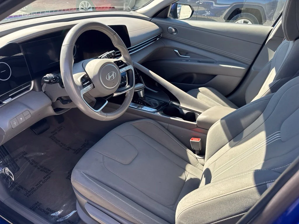 Used 2025 Blue Hyundai SEL Convenience image 4