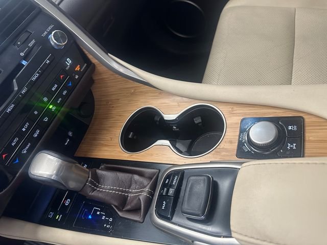 Used 2018 White Lexus 350L image 39