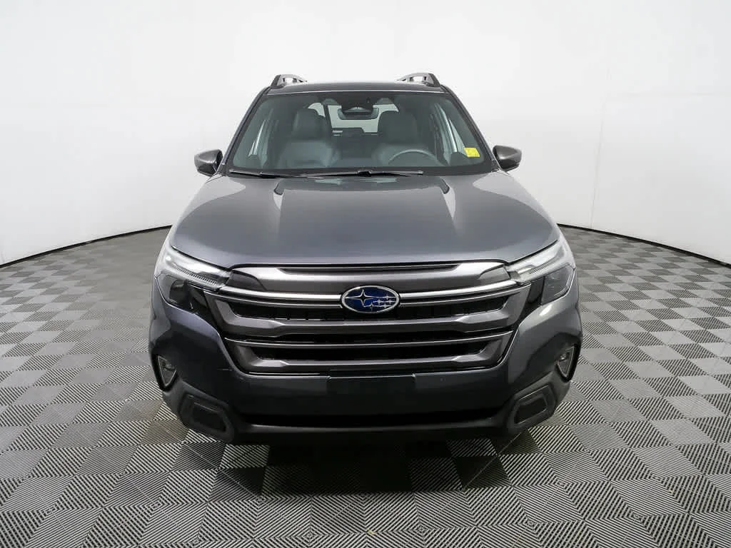 Used 2025 Magnetite Gray Metallic Subaru Limited image 31