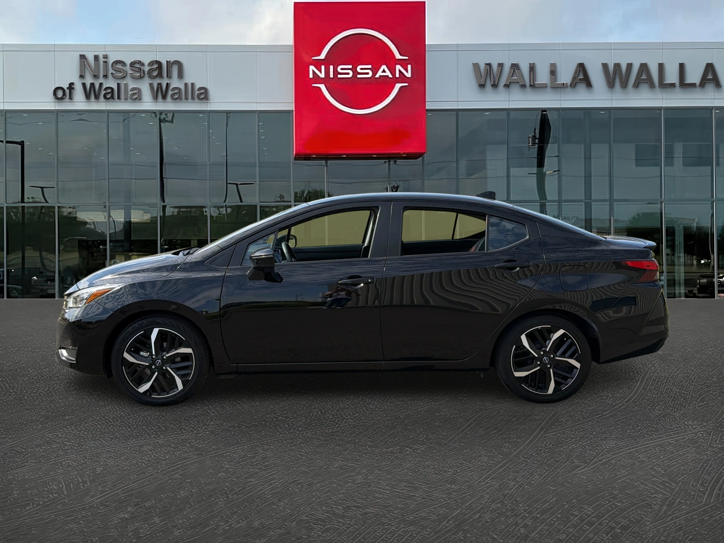 2025 Nissan Versa Sedan SR - Photo 4