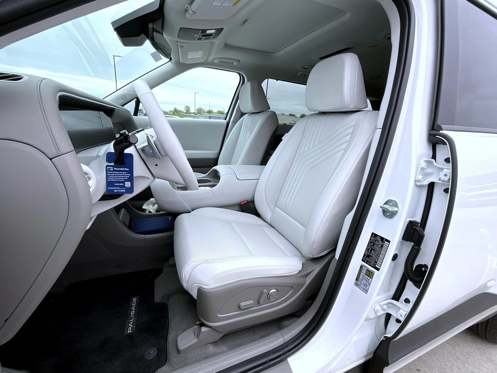 New 2026 White Hyundai SEL Premium image 10
