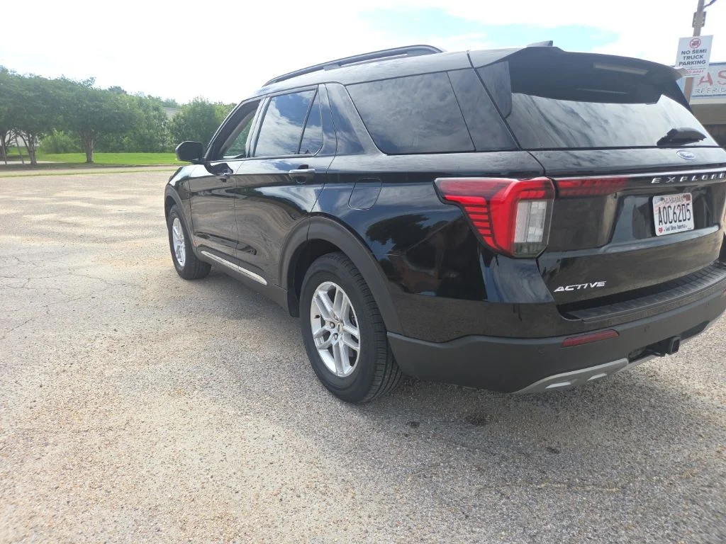 Used 2025 Black Ford Active image 6