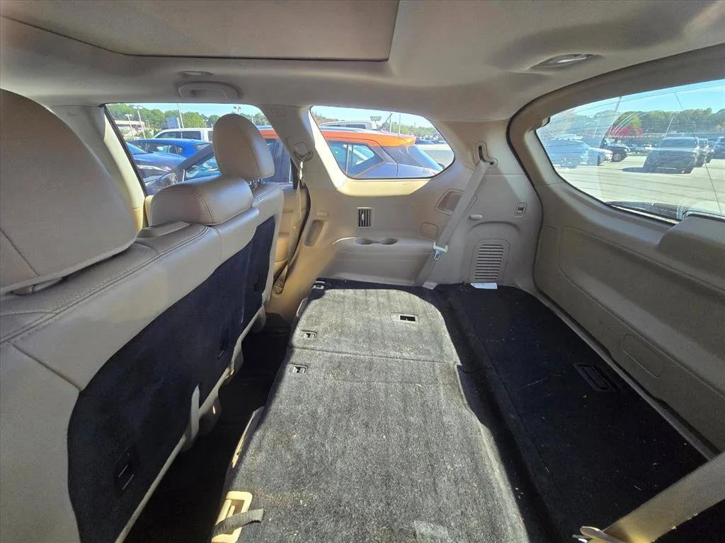 Used 2016 Black Nissan Platinum image 6