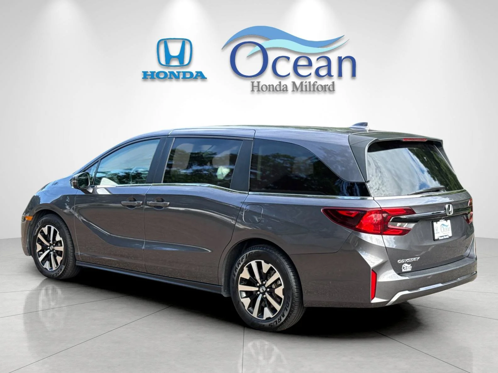 Used 2025 Modern Steel Metallic Honda EX-L image 5