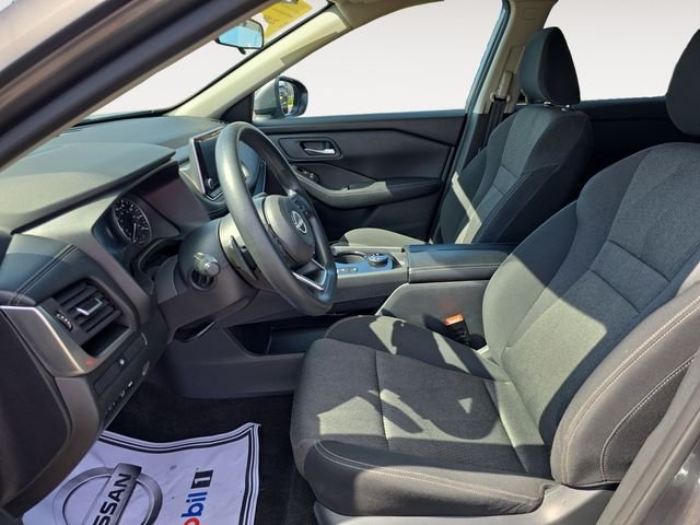 Used 2024 Gray Nissan SV image 11