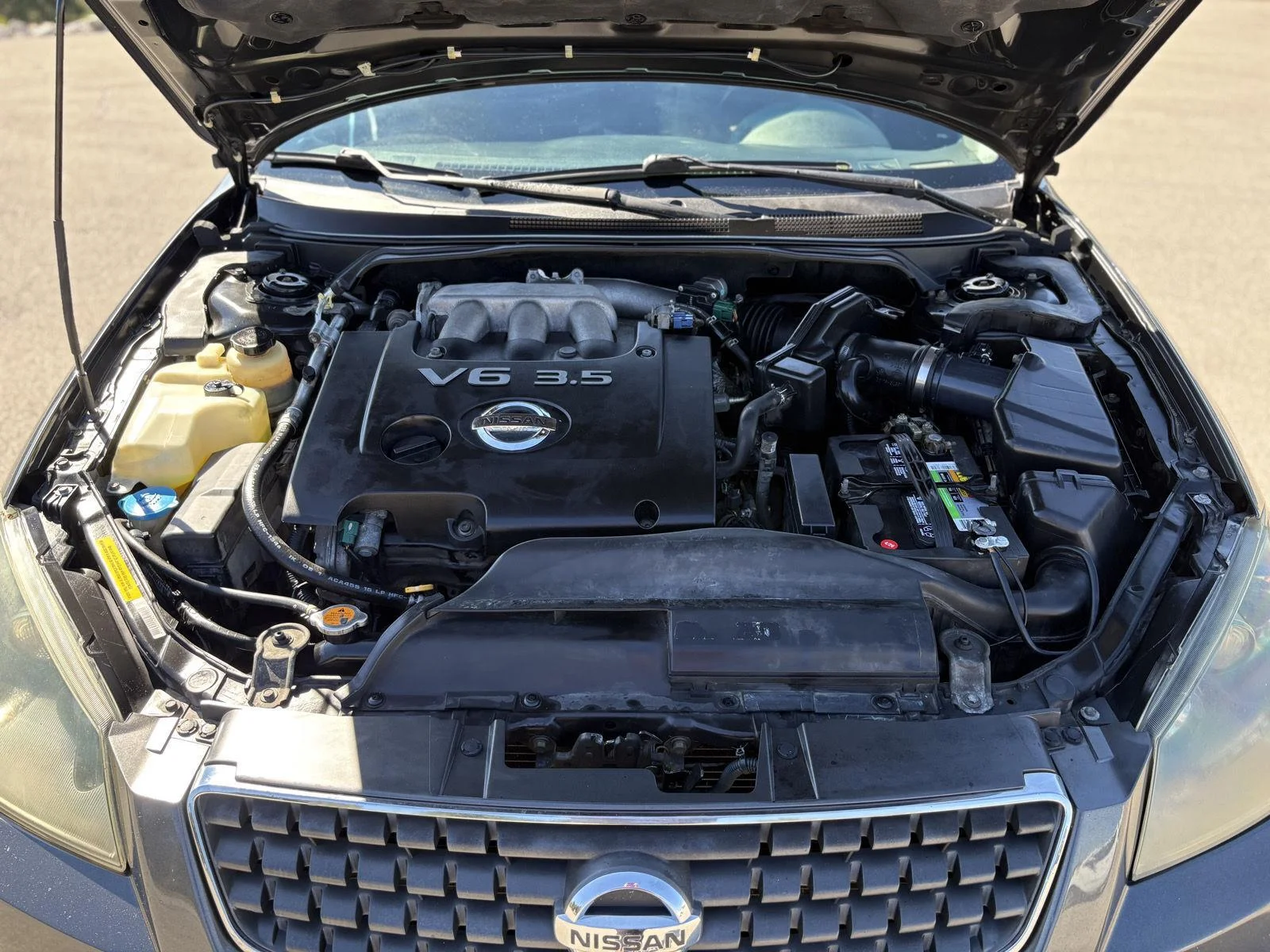 Used 2005 Smoke Metallic Nissan 3.5 SE image 31