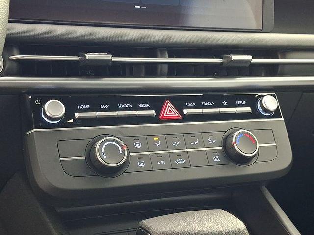 New 2027 White Hyundai SE FWD image 17