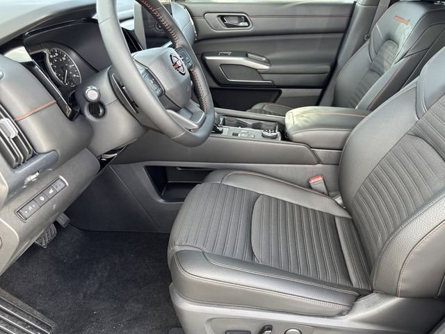 New 2026 Boulder Gray Pearl / Super Black Two-tone Nissan Rock Creek image 10