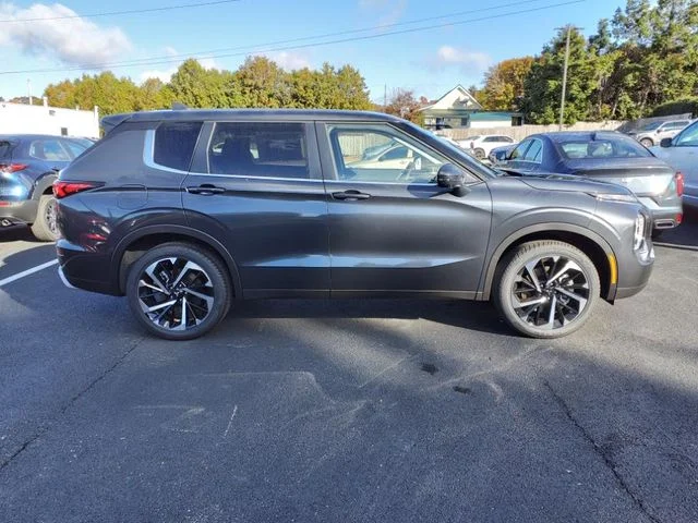 Used 2024 Gray Mitsubishi SE image 3
