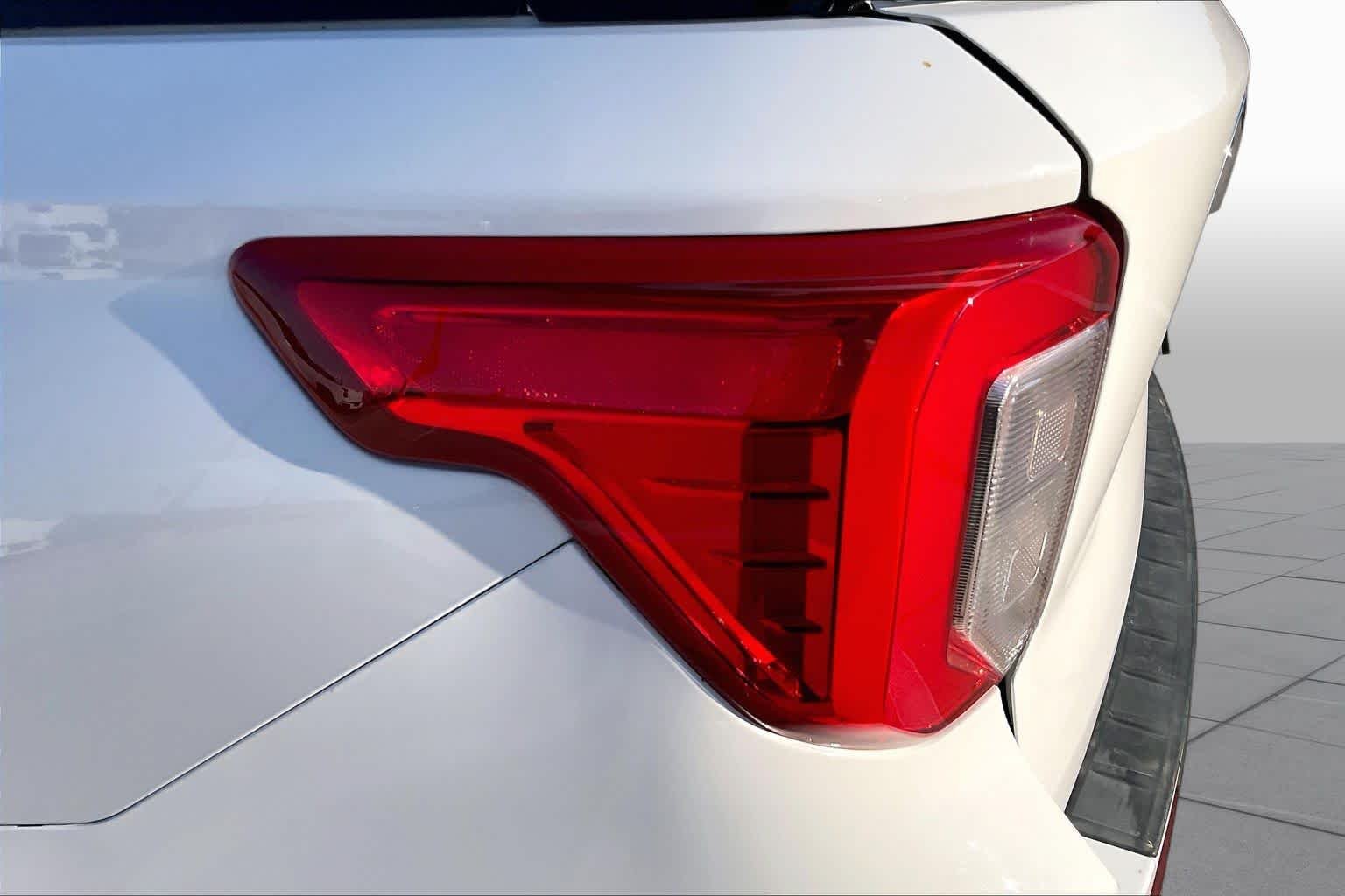 Used 2024 Oxford White Ford XLT image 27