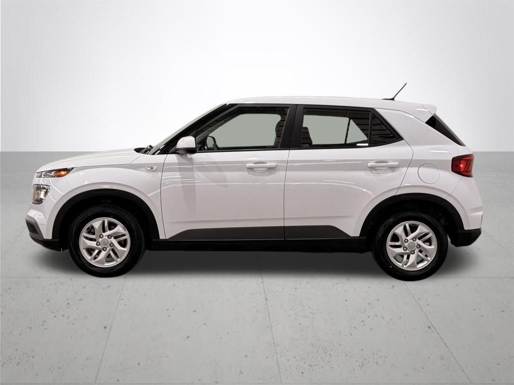 Used 2023 White Hyundai SE image 15