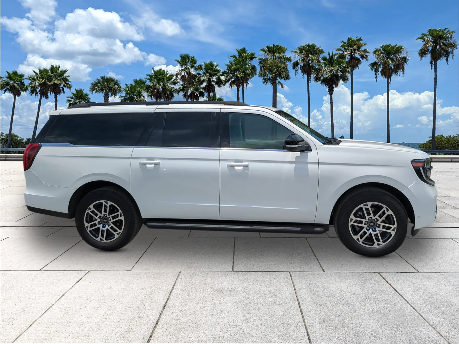 Certified Used 2025 Star White Ford Active image 9