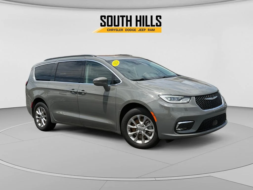 Used 2022 White Chrysler Touring L image 7