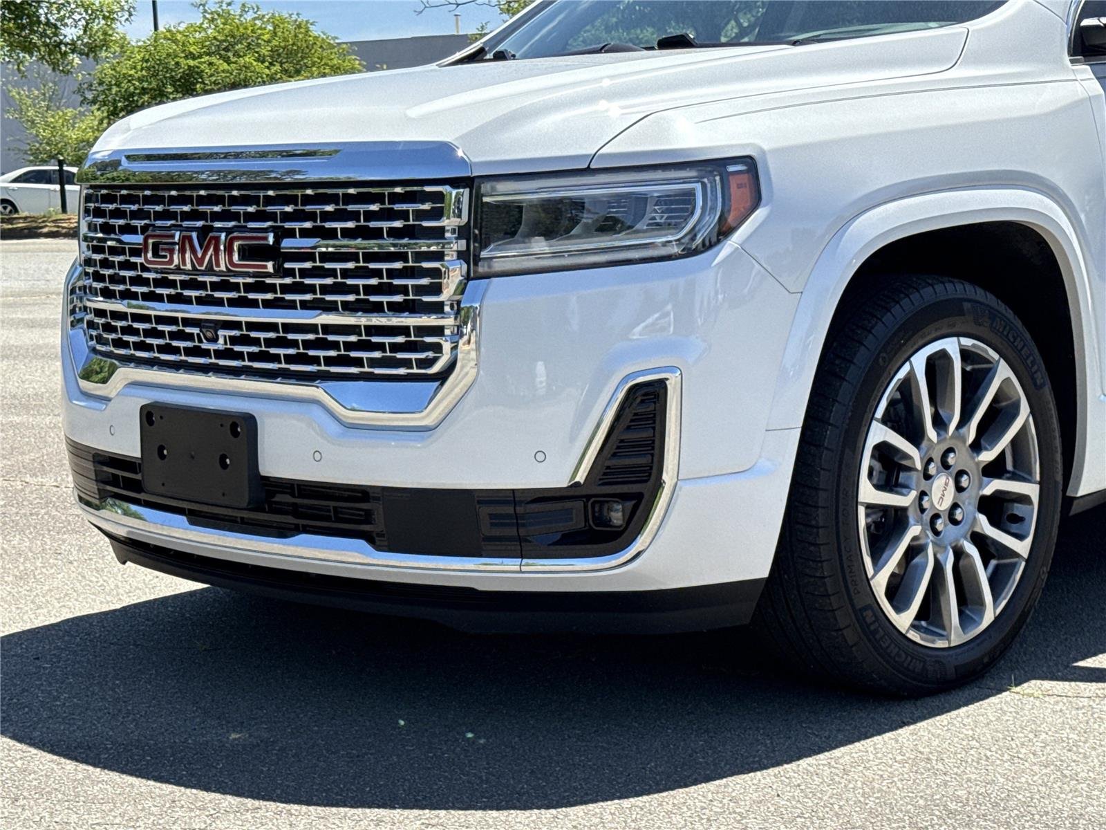 Used 2023 White Frost Tricoat GMC Denali image 37