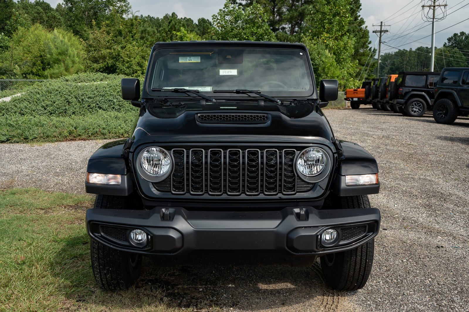 2025 Jeep Gladiator Sport S photo 2