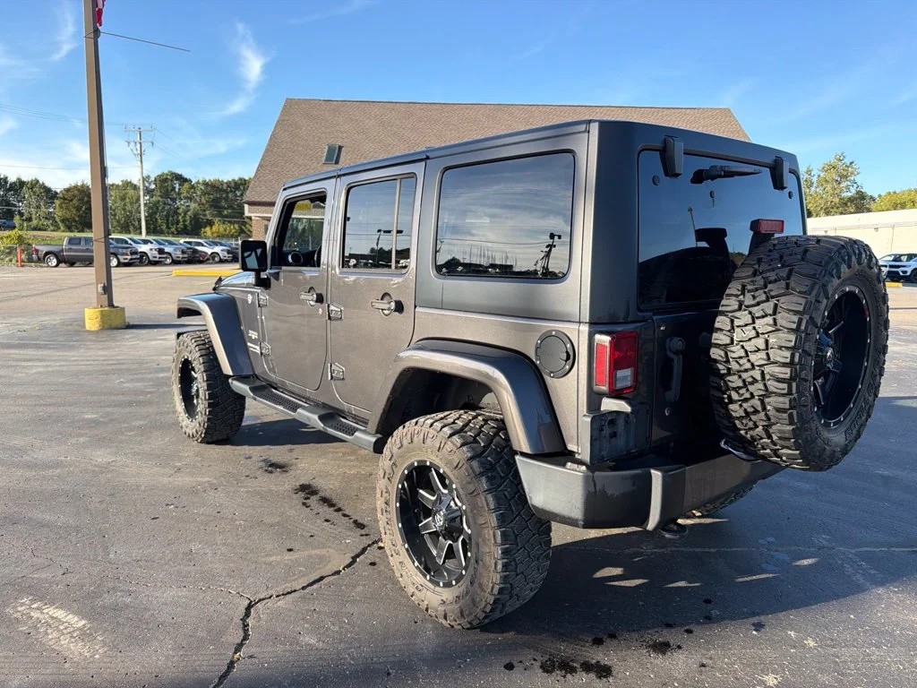 Used 2018 Gray Jeep Unlimited Sahara image 2