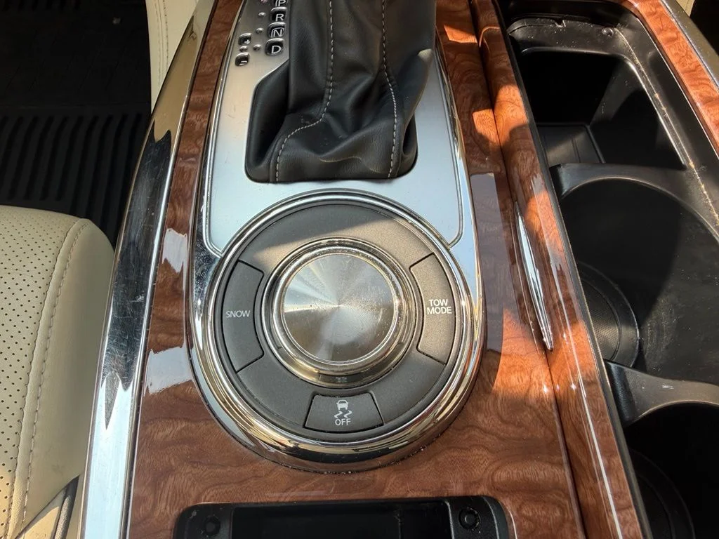 Used 2018 White INFINITI Base image 21