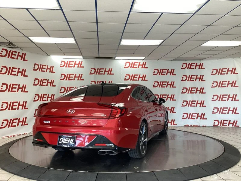 Used 2021 Red Hyundai SEL Plus image 7