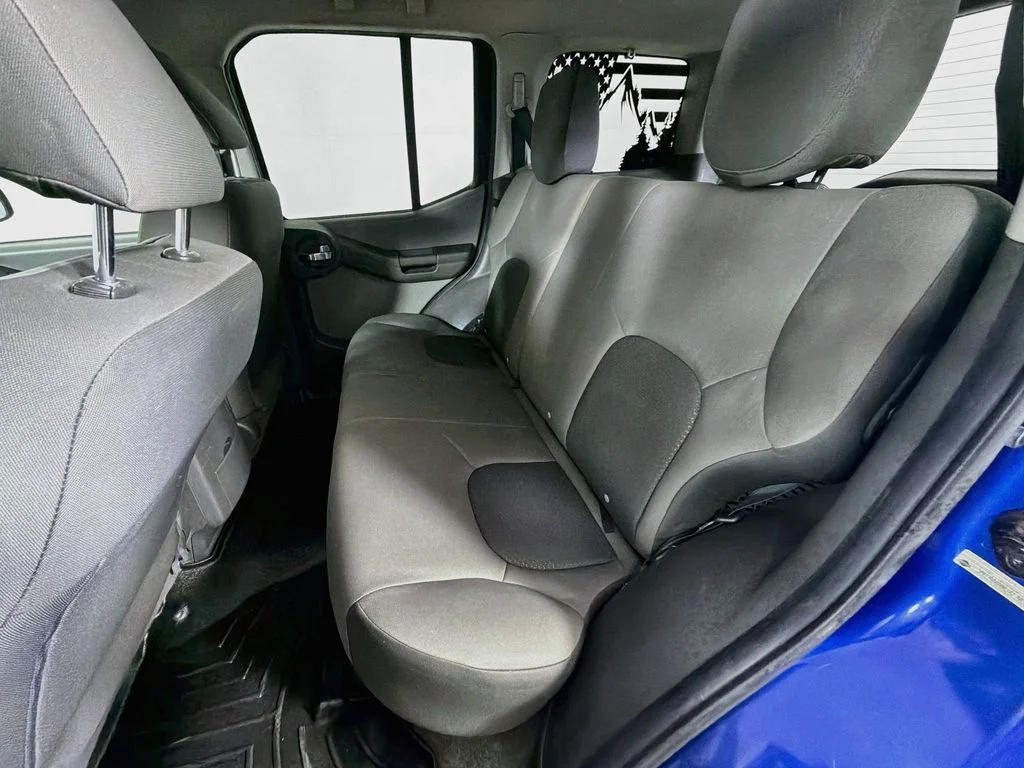 Used 2015 Blue Nissan S image 18