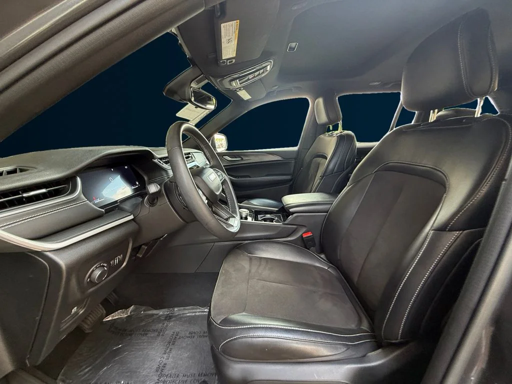 Used 2023 Gray Jeep Altitude X image 10
